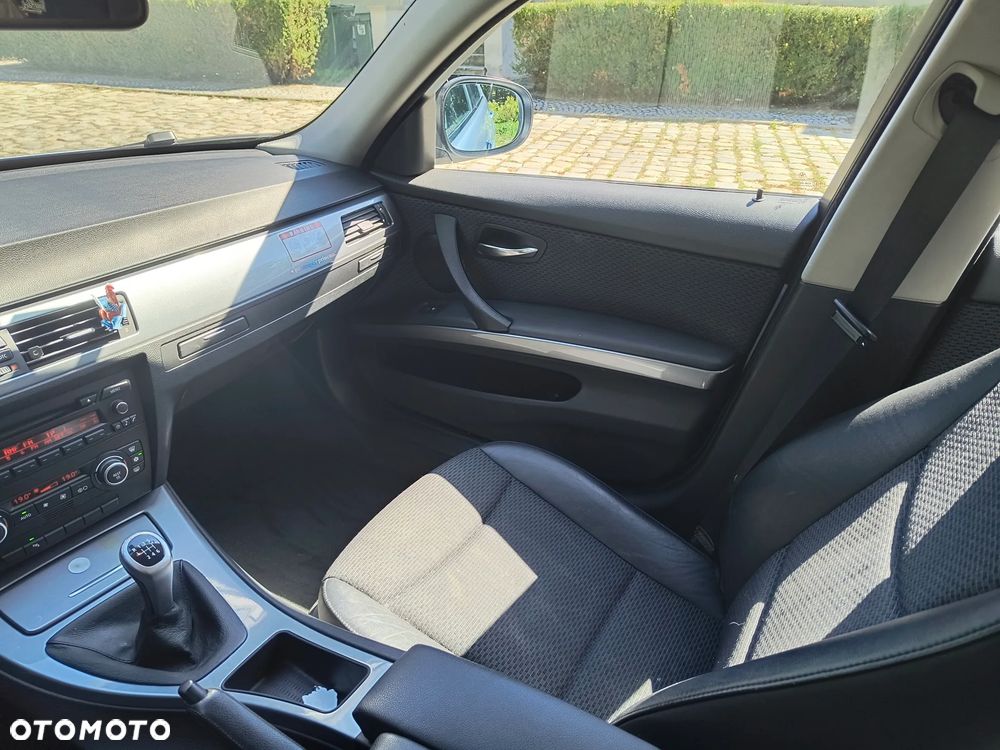 BMW Seria 3 325i - 17