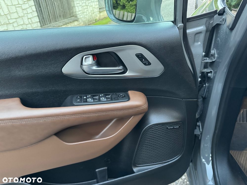Chrysler Pacifica - 10