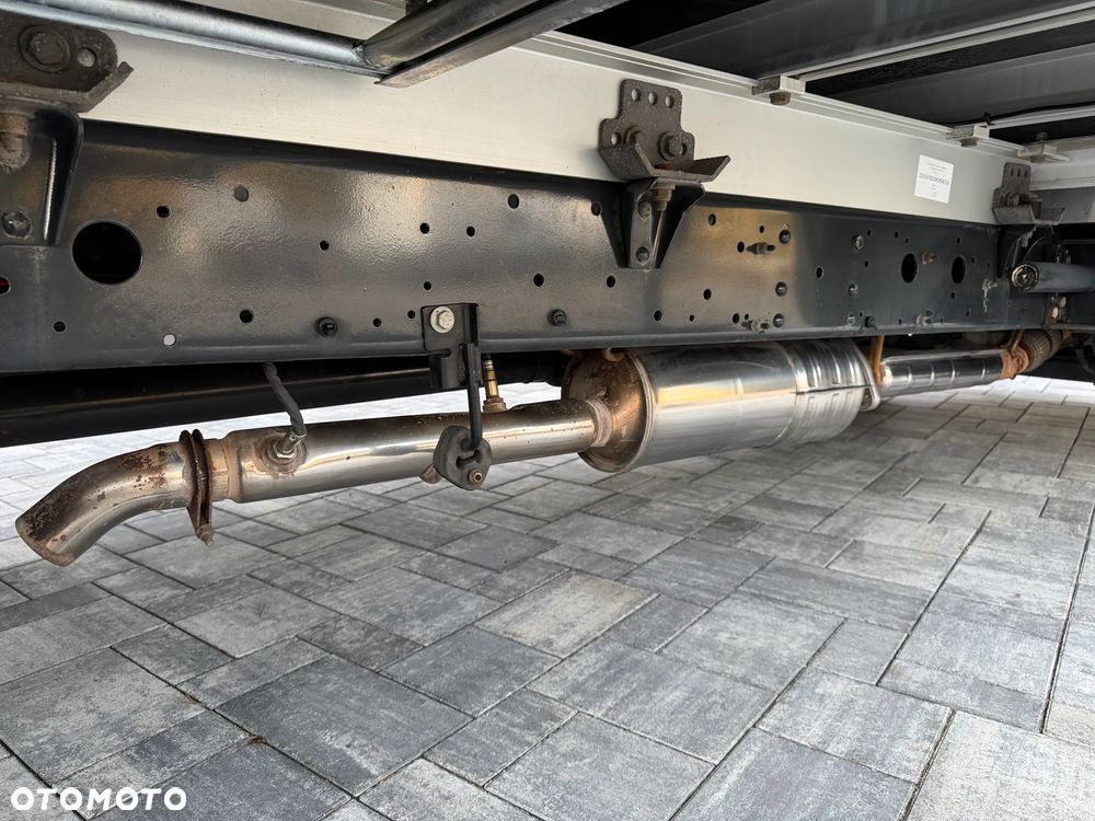 Iveco 72C18 Kontener + Winda BAR 1T / Kontener 5.35m x 2.24m x 2.3m / Bogate wyposażenie / UDT do 05.2028 / Salon PL / Zadbany od 1wł / Rozstaw osi 4.75m / FV23% - 22