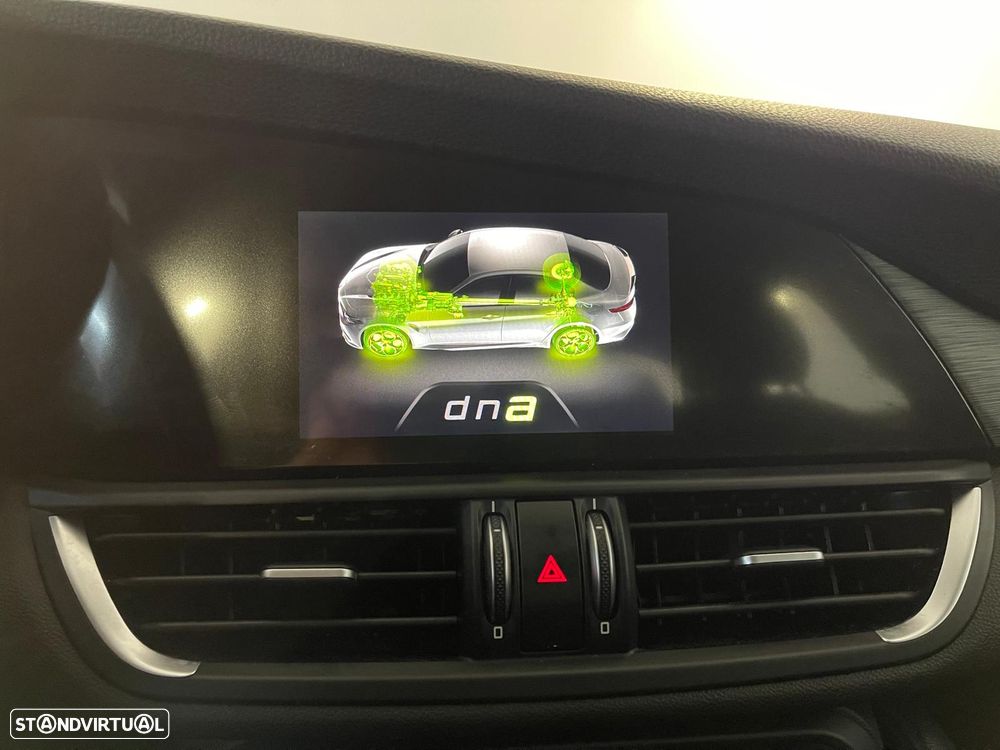 Alfa Romeo Giulia 2.2 D - 23