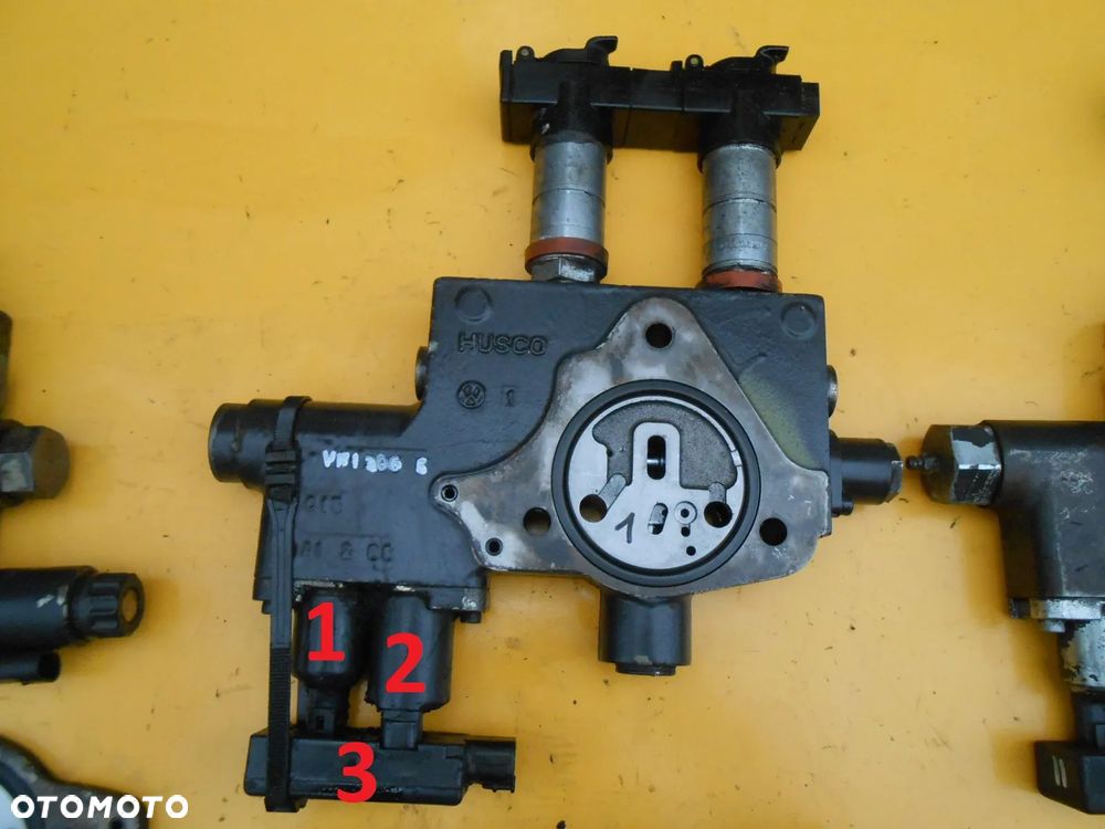 Elementy sekcji hydraulicznych HUSCO McCormick XTX145 - 2
