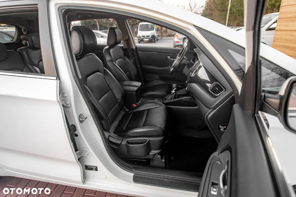 Kia Carens 1.7 CRDi 136 Dream Team Edition - 20