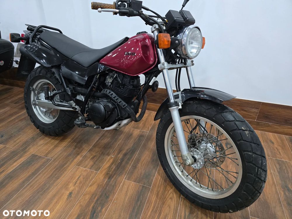 Yamaha TW - 4
