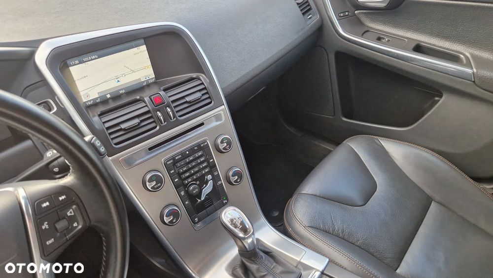 Volvo XC 60 D4 Geartronic Momentum - 17