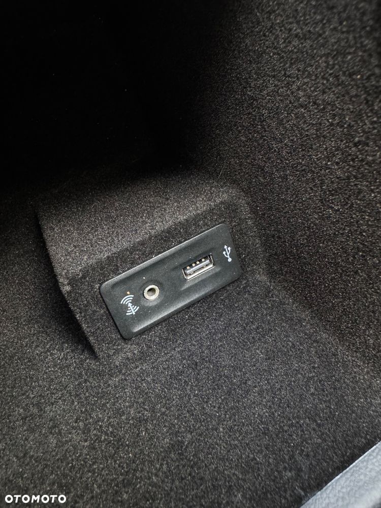 Volkswagen Passat - 25