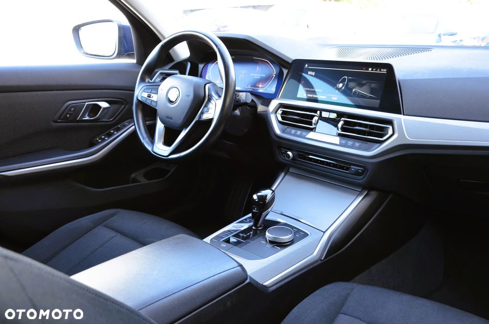 BMW Seria 3 316d mHEV - 22