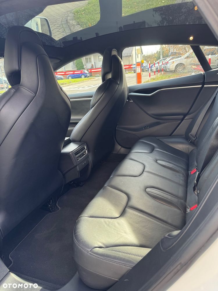 Tesla Model S - 8