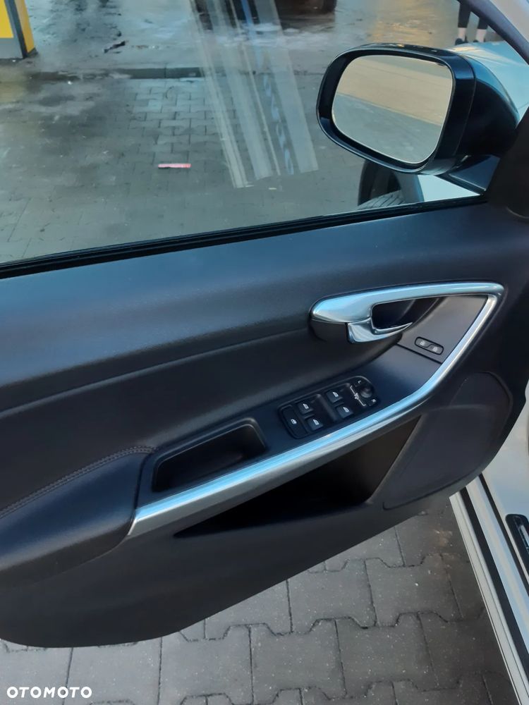 Volvo V60 Cross Country - 23