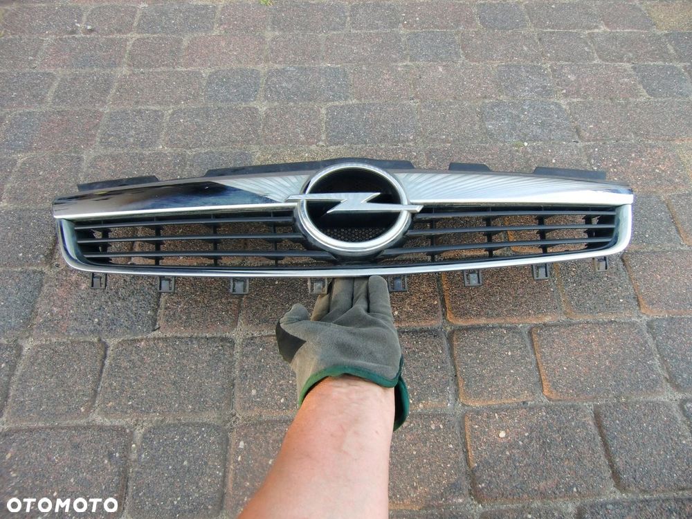 GRILL ATRAPA OPEL ZAFIRA B - 2