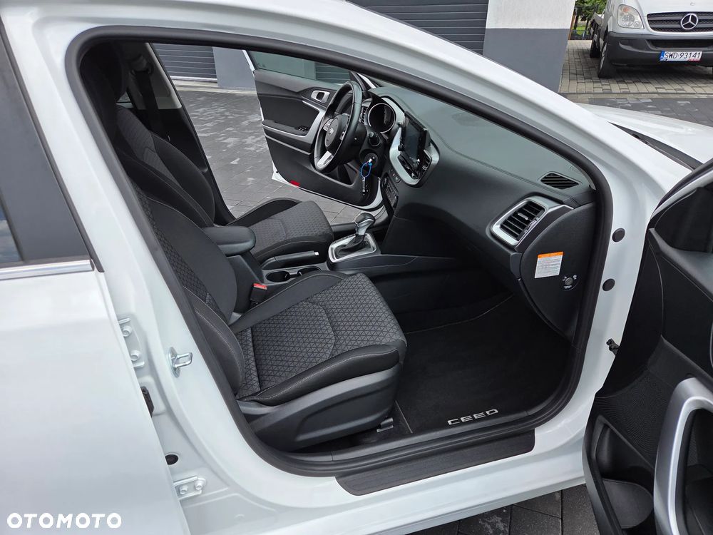 Kia Ceed 1.6 CRDi Eco-Dynamics+ (48V Mild-Hybrid) DCT7 Platinum Edition - 21