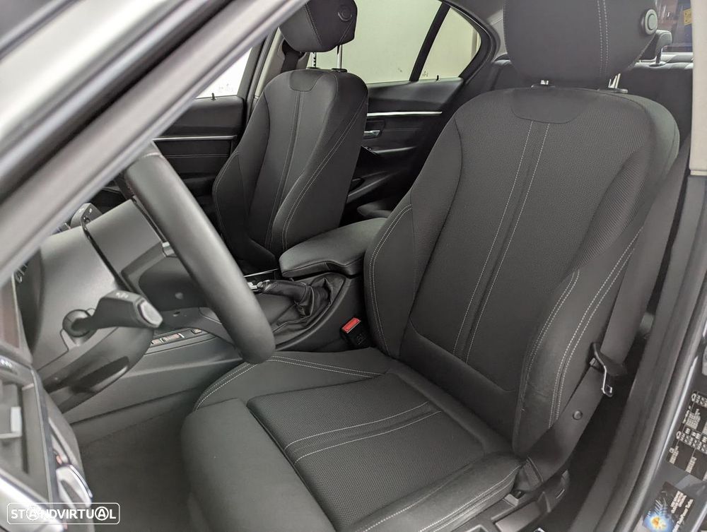 BMW 318 d Line Sport - 27