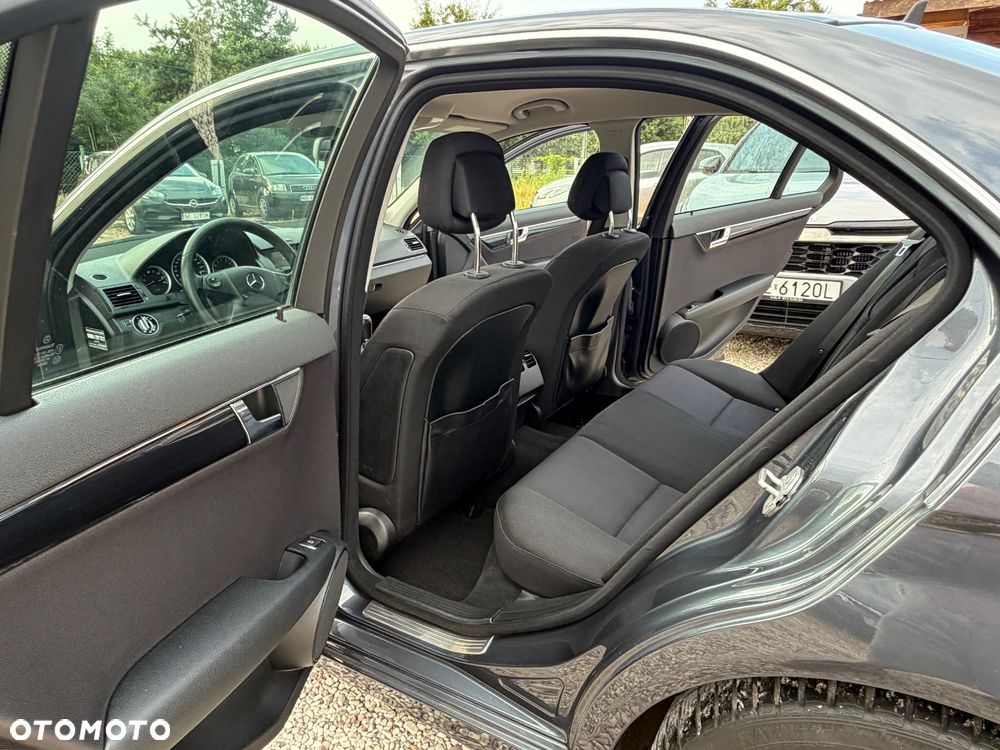 Mercedes-Benz Klasa C 180 Kompressor BlueEFFICIENCY Special Edition - 15