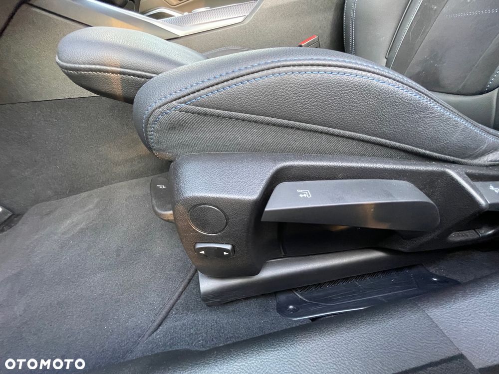 BMW Seria 3 318i M Sport - 14