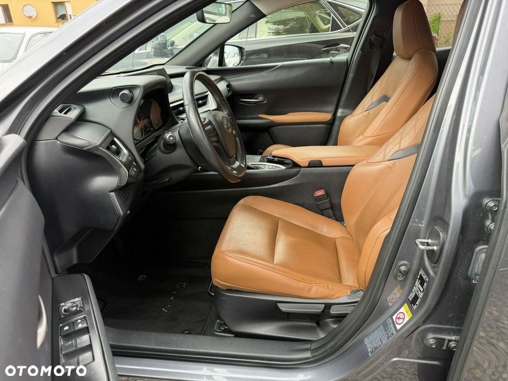Lexus UX - 7