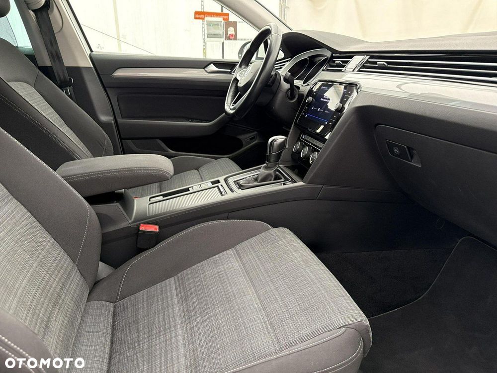 Volkswagen Passat - 23
