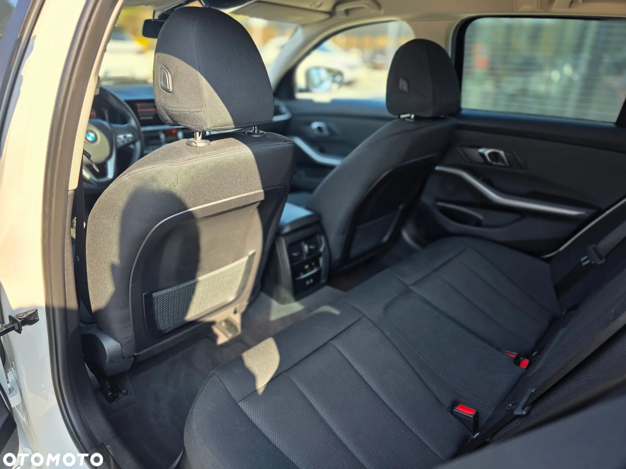 BMW Seria 3 318i Sport - 11