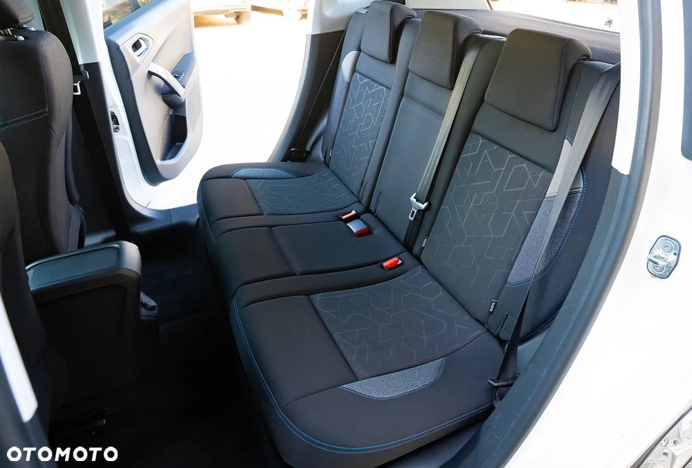Peugeot 2008 1.2 Pure Tech Style EU6 - 29