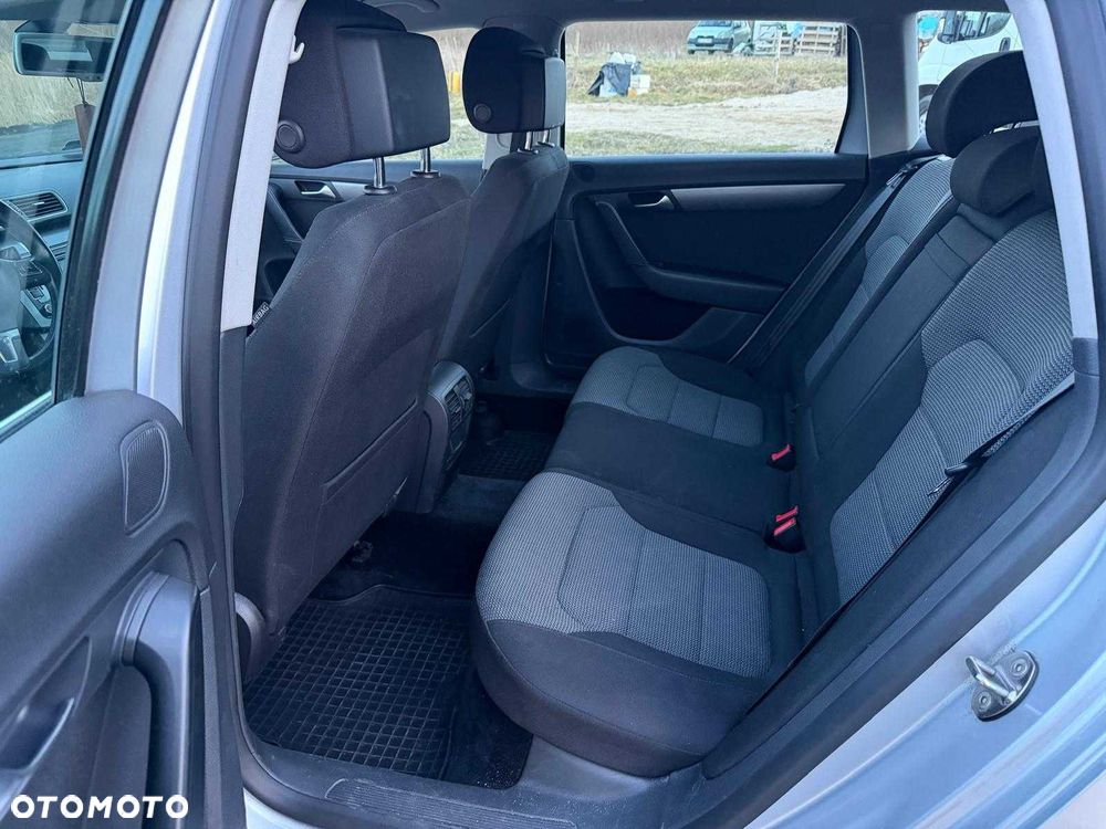 Volkswagen Passat - 8