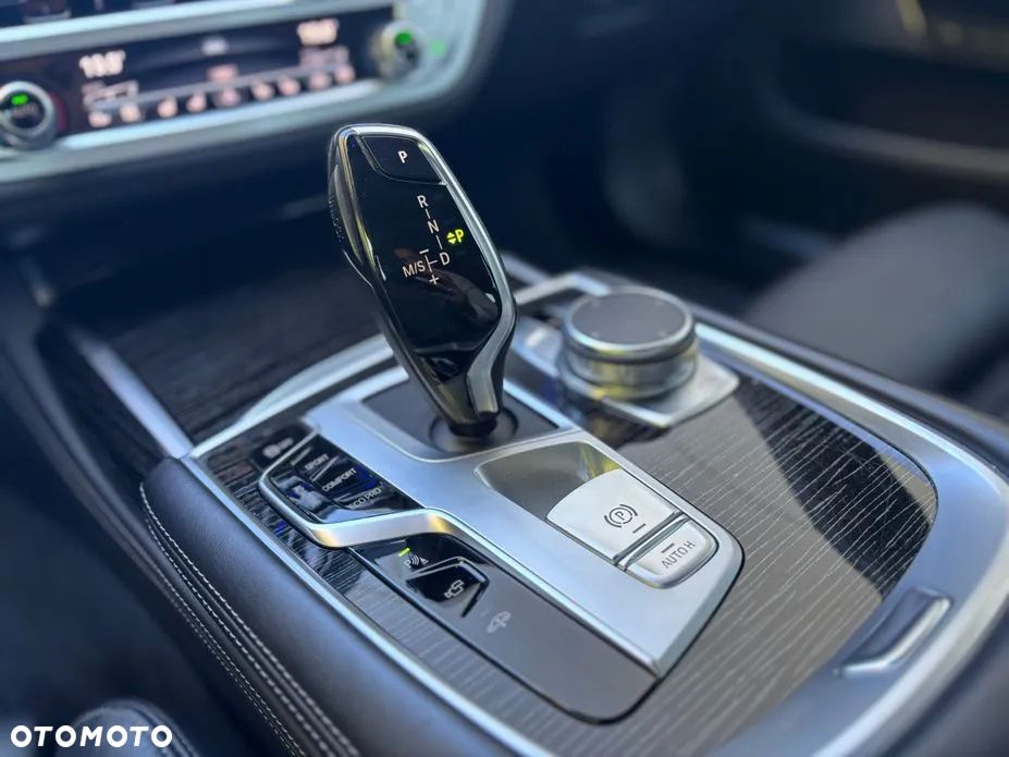 BMW Seria 7 740Li xDrive sport - 11