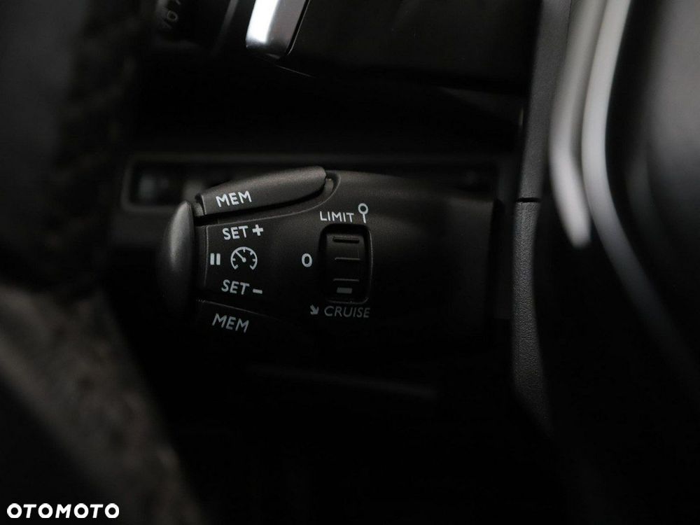 Peugeot 3008 1.6 BlueHDi Allure S&S EAT6 - 33