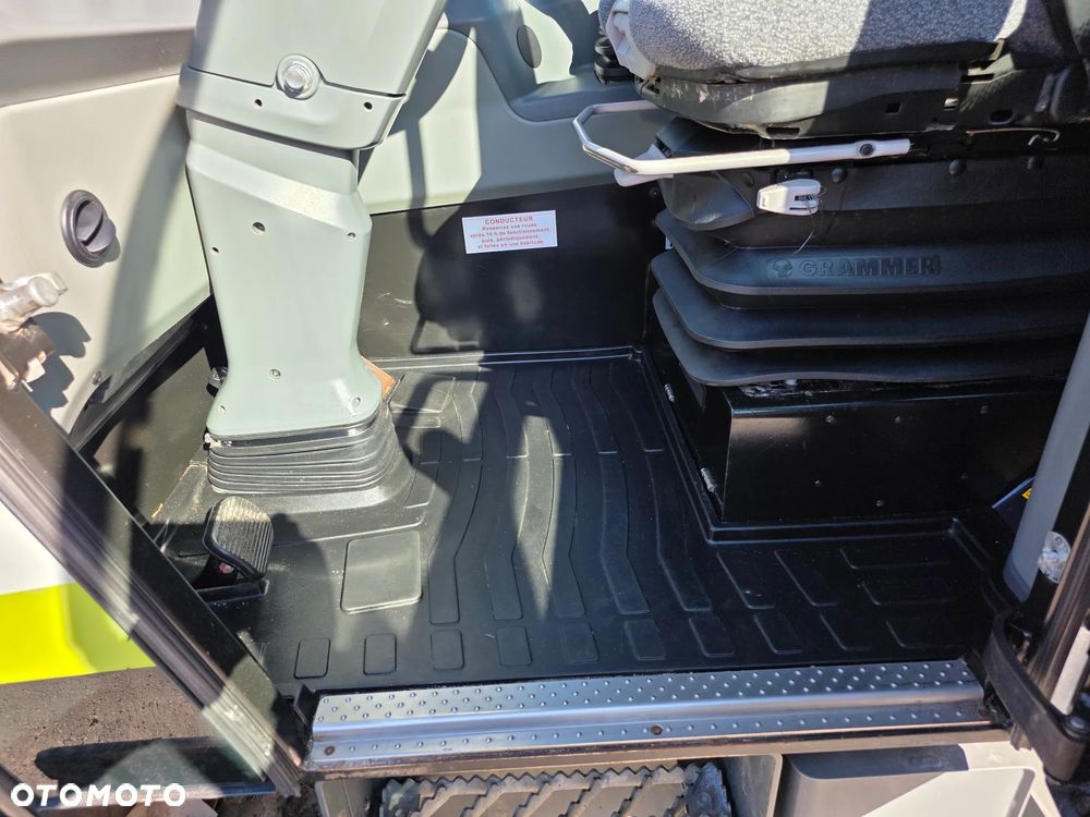 Claas Scorpion 732 VARIPOWER - 13