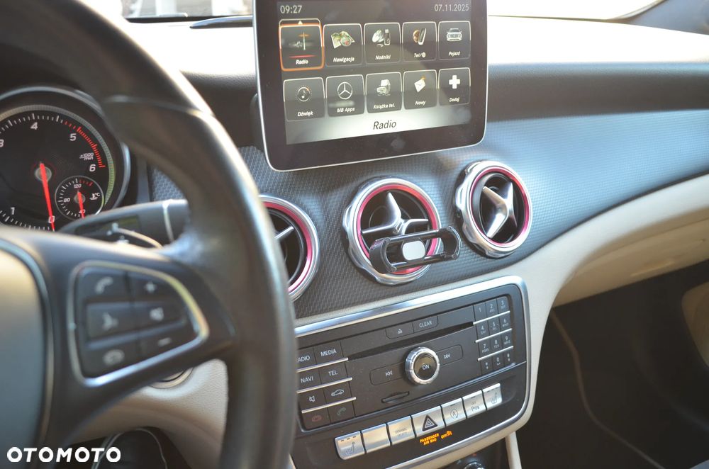 Mercedes-Benz GLA 200 d 7G-DCT AMG Line - 13