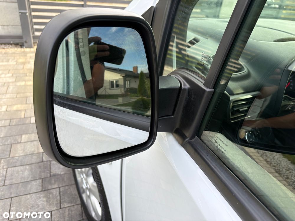 Opel Combo 1.5 D Start/Stop Elegance - 24