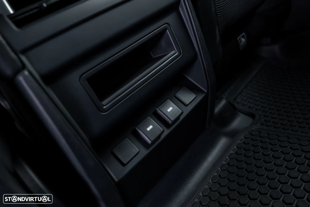 Land Rover Defender 2.0 P400e 110 AWD X-Dynamic HSE - 32