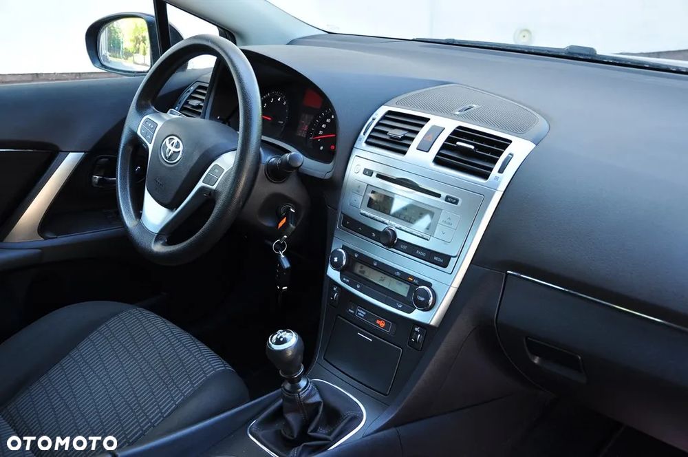 Toyota Avensis 1.6 Active - 31