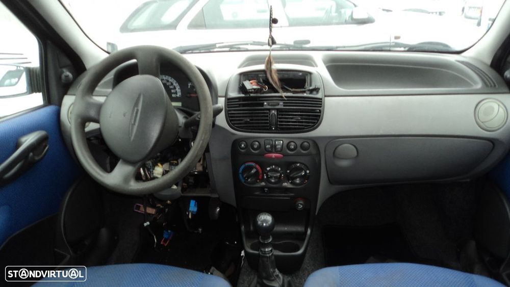 Fiat Punto 1.2 5P 2002 - Para Peças - 6