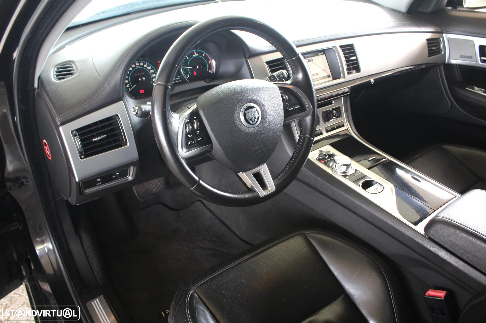Jaguar XF Sportbrake 2.2 D R-Sport - 34