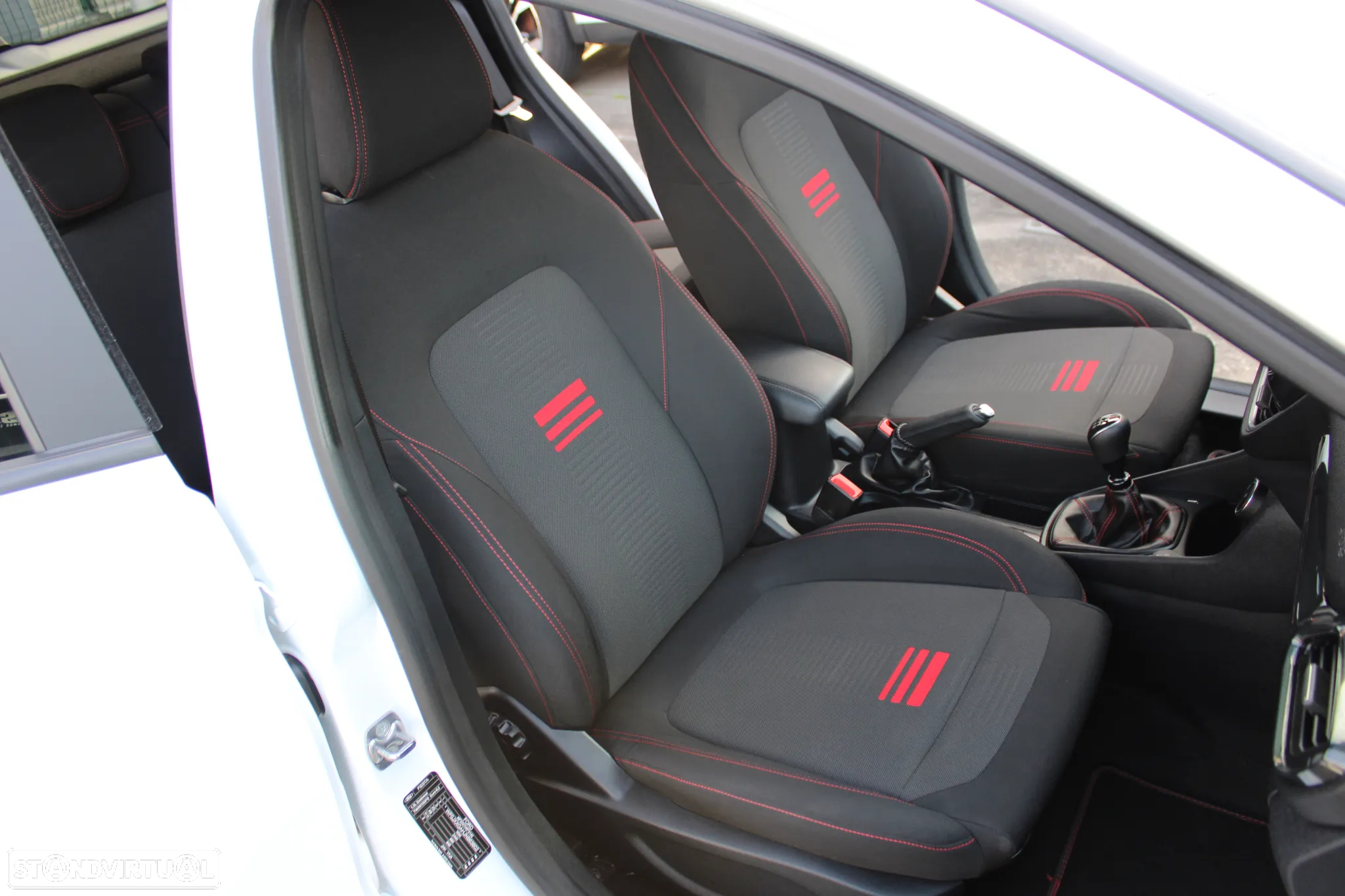 Ford Fiesta 1.0 EcoBoost ST-Line - 34