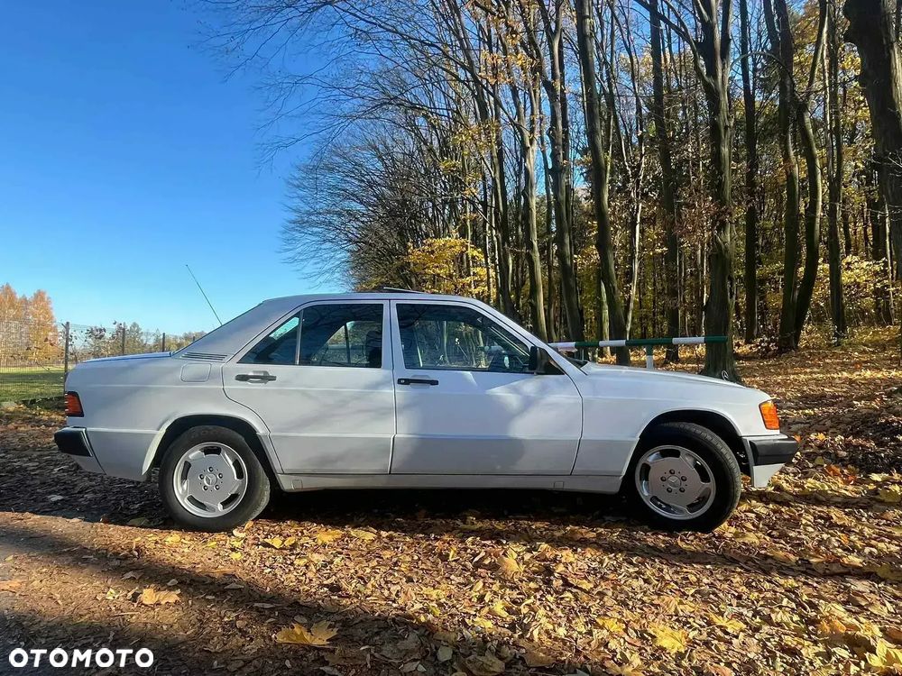 Mercedes-Benz W201 (190) - 1