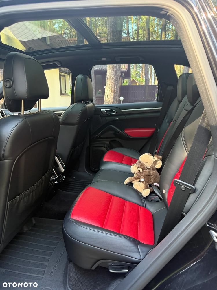 Porsche Cayenne - 26