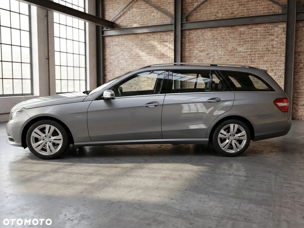 Mercedes-Benz Klasa E 220 CDI DPF BlueEFFICIENCY 7G-TRONIC Elegance - 4