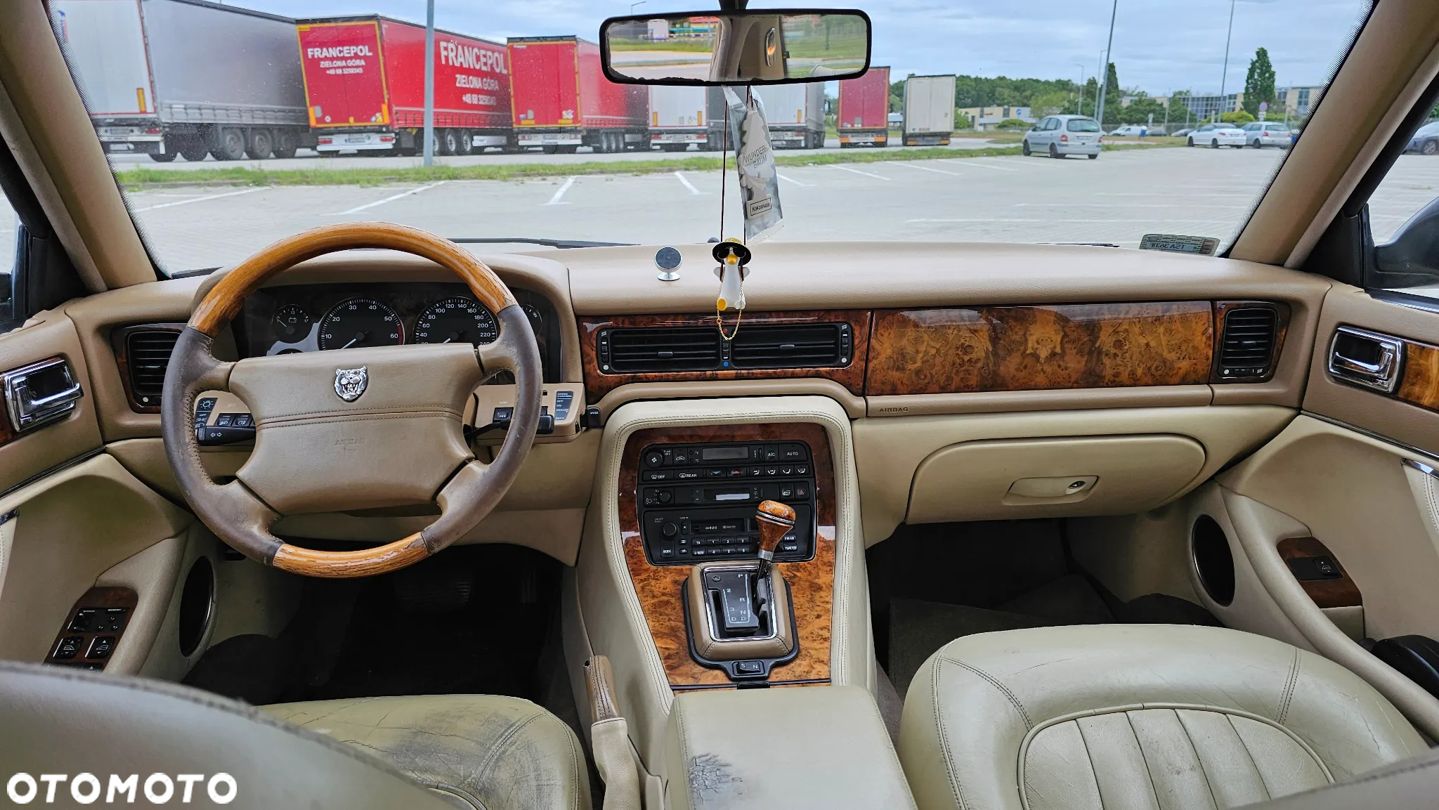 Jaguar XJ - 12