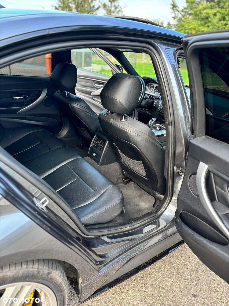 BMW Seria 3 335i - 16