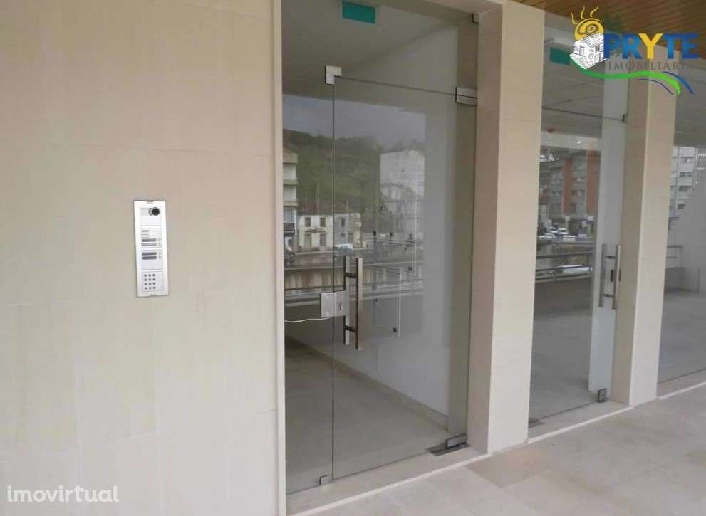 Loja comercial situada na Vila da Sertã - Grande imagem: 3/10