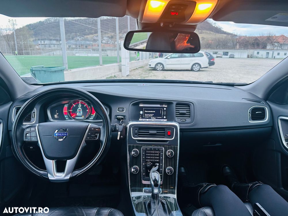 Volvo V60 D6 Plug-In-Hybrid AWD Geartronic Summum - 4