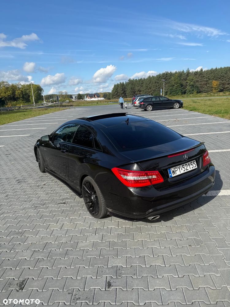 Mercedes-Benz E-Class 2009 photo 4