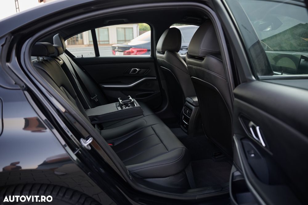 BMW Seria 3 320d Aut. M Sport - 35