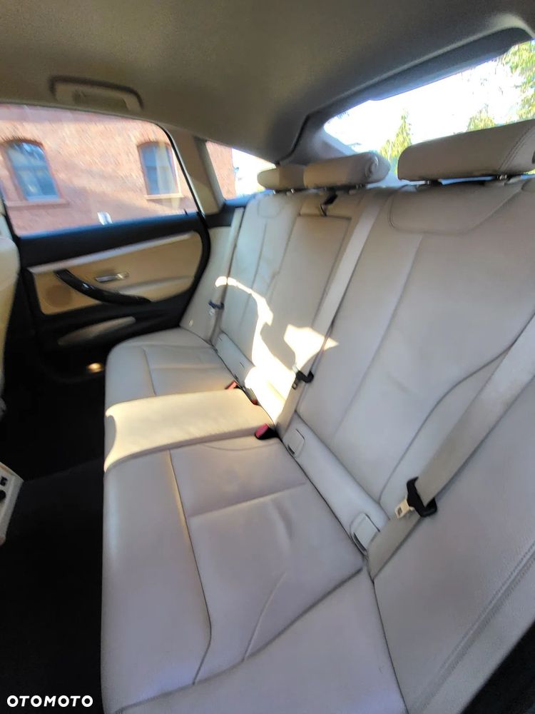 BMW 3GT 318d Luxury Line - 12