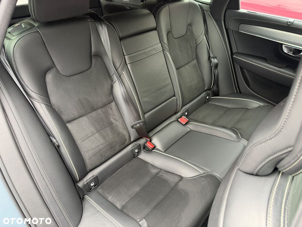 Volvo V90 T8 AWD Plug-In Hybrid R-Design - 11