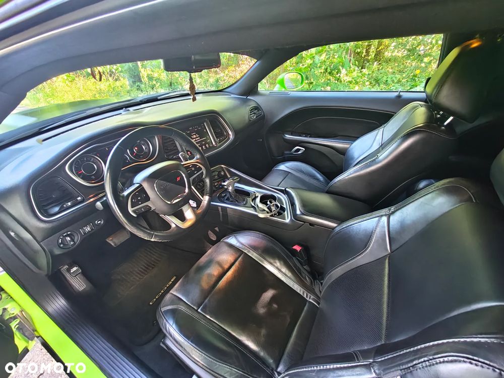 Dodge Challenger - 17