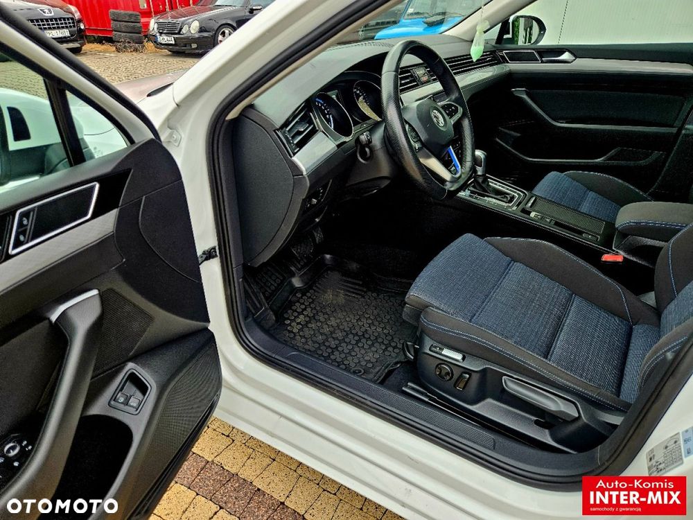 Volkswagen Passat - 29
