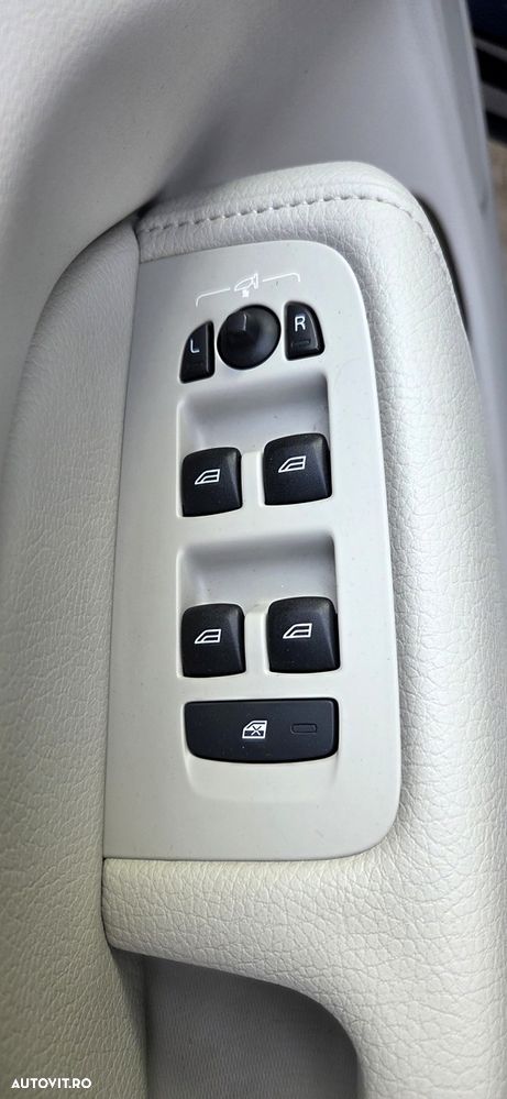 Volvo XC 60 B4 MHEV AT8 AWD Inscription - 15