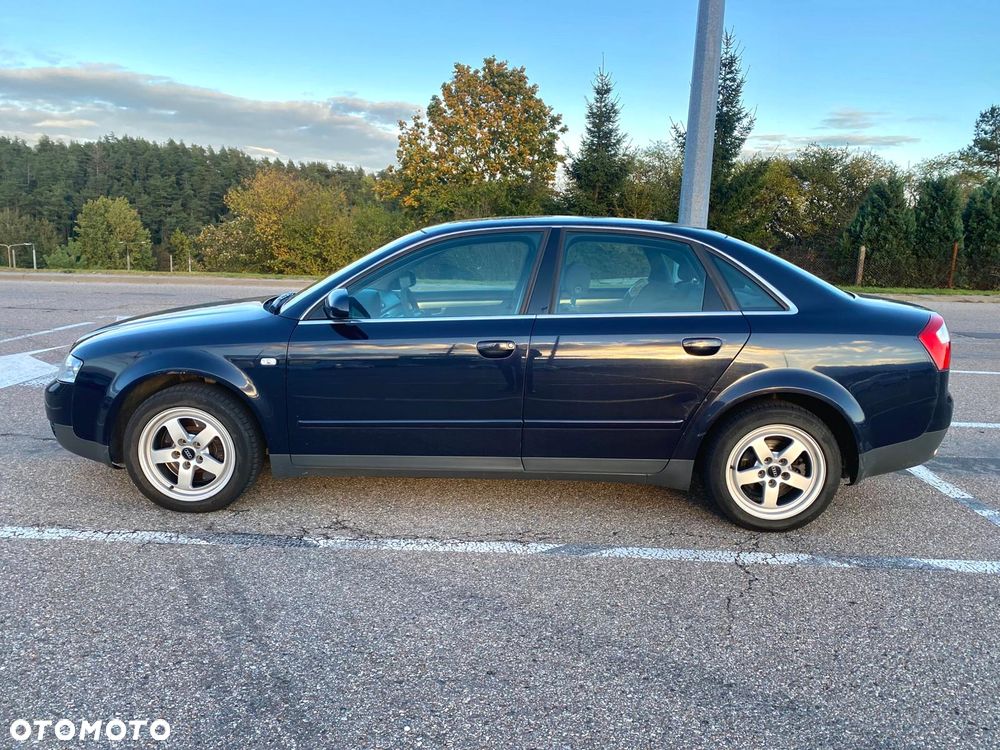 Audi A4 Limousine - 8