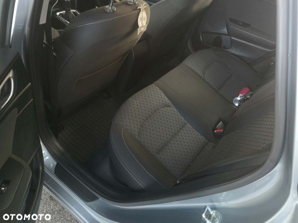 Kia Ceed - 8