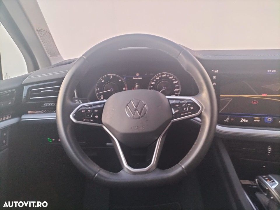 Volkswagen Touareg - 11