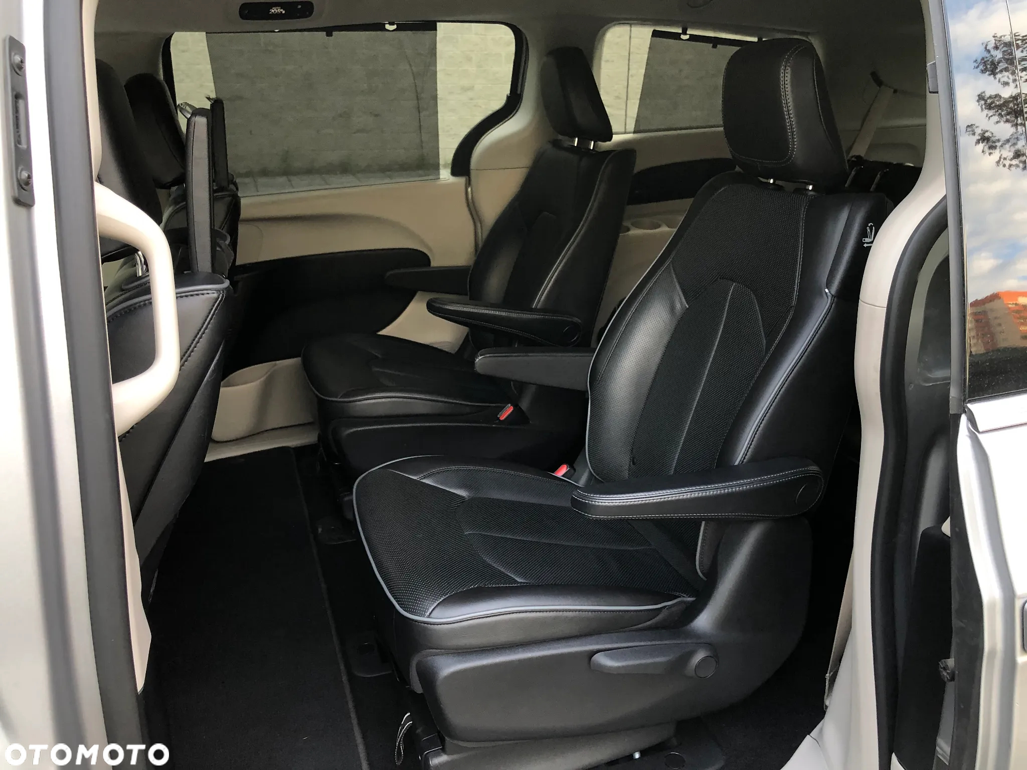 Chrysler Pacifica - 14